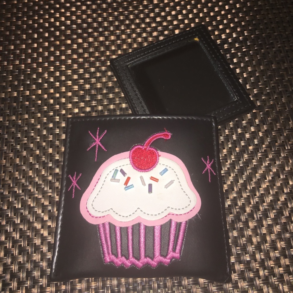 Fluff Cupcake Mirror in Pouch